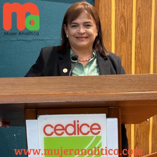Elizabeth Ostos al recibir premio Milton Friedman: «El periodismo en Venezuela es un ejercicio de resistencia»